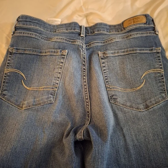 Signature Levi Strauss & Company Women's Stylish Blue Denim Distressed Jeans - Picture 8 of 11